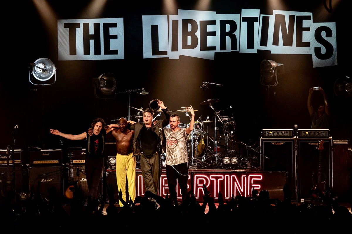 libertines's tweet photo. 𝙰 𝚟𝚎𝚛𝚢 𝚜𝚙𝚎𝚌𝚒𝚊𝚕 𝚗𝚒𝚐𝚑𝚝 𝚒𝚗 𝙼𝚊𝚛𝚐𝚊𝚝𝚎. 𝙶𝚒𝚍𝚍𝚢 𝚞𝚙 𝚡

📷 @cristinamassei https://t.co/lB71bppiKS