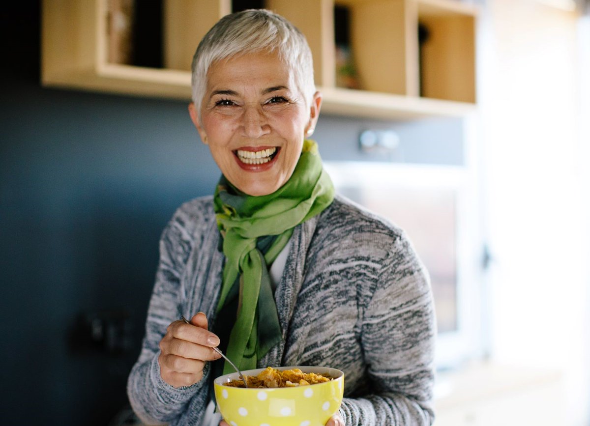 FittleworthMed's tweet photo. Hydrating breakfast swaps! 
Switching 2 slices of toast for sugar-free cereal with milk can help towards your daily fluid intake. 
Want to learn more simple swaps? Download our #Hydration guide here: https://t.co/GbALDimOr4 

#StomaCare #OstomatesKitchen https://t.co/PUHck8O1iU
