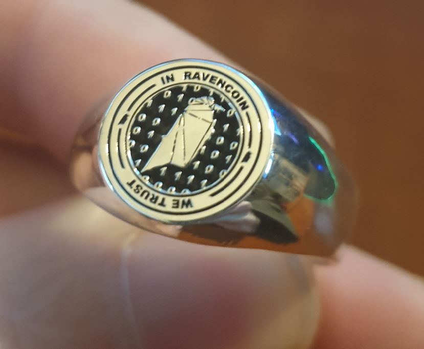 TeamNLNFT's tweet photo. 🔥Our #RVNRING111 auction for the ladies is live!🔥

Free shipping!

Auction @Just_NFTs 
#NFT #RAVENCOIN
👇👇👇👇👇👇👇
https://t.co/vMvY6BmpNL https://t.co/yDNYwwF3XK