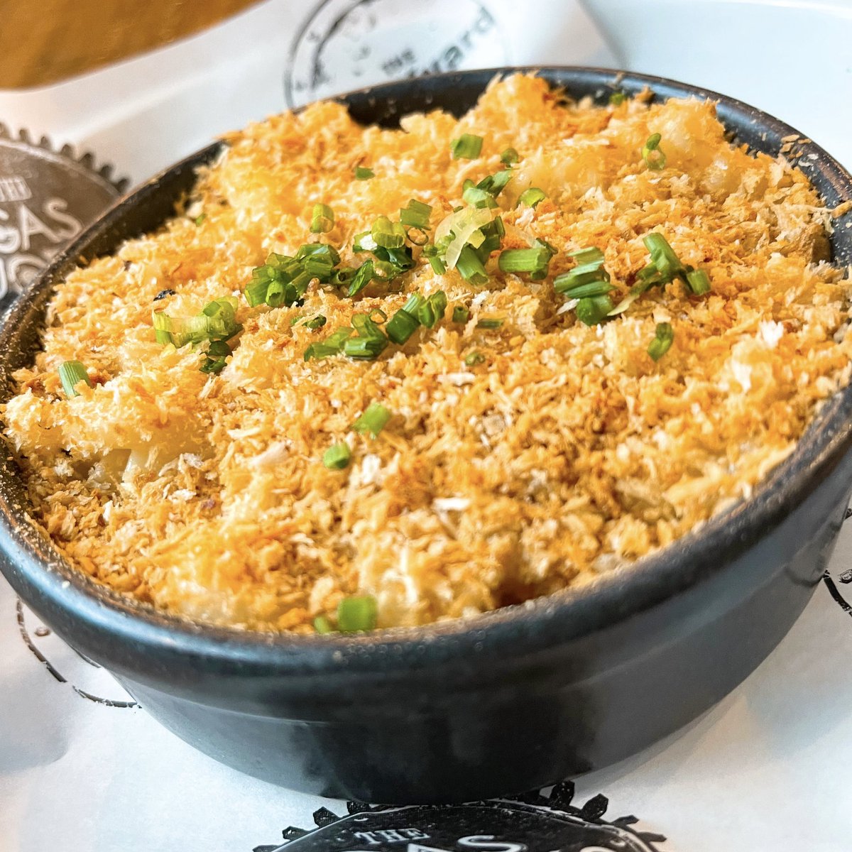 Who’s ready to dive right in to this bowl of deliciously creamy Mac &amp; Cheese 🙋‍♀️🤤

#gasworksfs 
#gasworksmanchester 
#firststreetmcr 
#gasworksbrewbar 
#manchesterbar 
#manchester 
#manchesterbarsandpubs