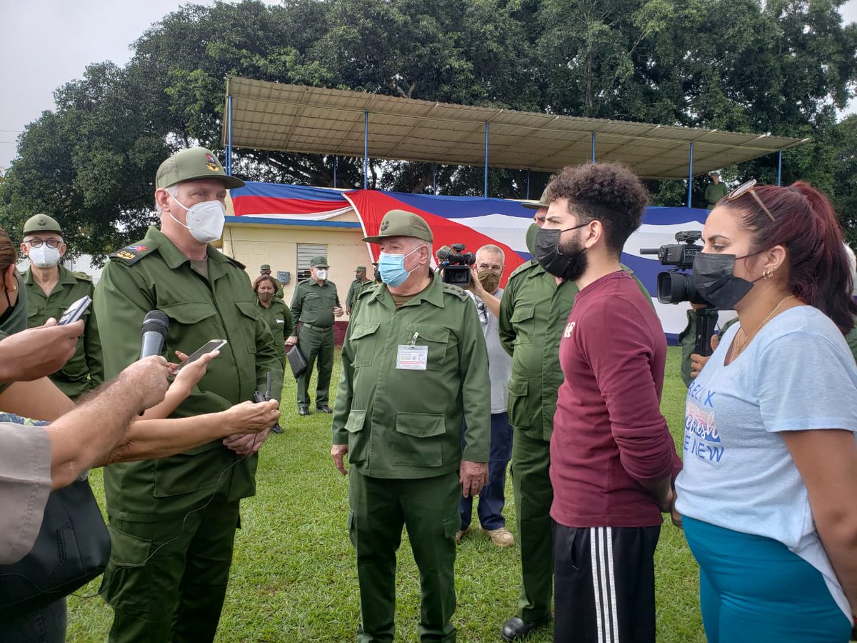 DiazCanelB's tweet photo. Super inspiradora la tropa estudiantil de @universidad_uci y @CujaeRedSocial en Día Nacional de la Defensa. #CubaVive #PuebloUniformado. https://t.co/3SmsAiPbFw