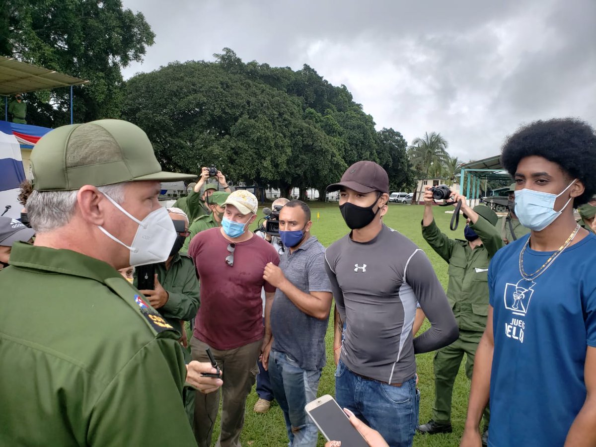 DiazCanelB's tweet photo. Super inspiradora la tropa estudiantil de @universidad_uci y @CujaeRedSocial en Día Nacional de la Defensa. #CubaVive #PuebloUniformado. https://t.co/3SmsAiPbFw