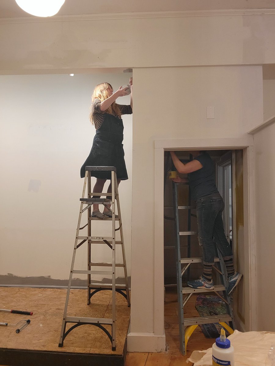FlatIronCoop's tweet photo. Lots of painting happening this weekend!
#workerownedcoop #welovebellowsfalls #BuildBackForImpact #coopsforcommunity #smalltownstrong #bellowsfallsvt #painting #CoopStrong https://t.co/pHDiiiZzKy