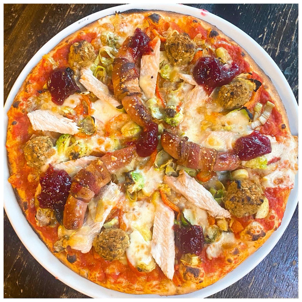 Ho Ho holy moly we are in full on festive mode with our CHRISTMAS PIZZA 🍕🎄

Come and get it… 

#dockyardspinningfields #dockyardspin #spinningfieldsmanchester #spinningfields #manchesterbars #manchesterdrinks #christmaspizza #festiveseason #festivefood #christmasishere