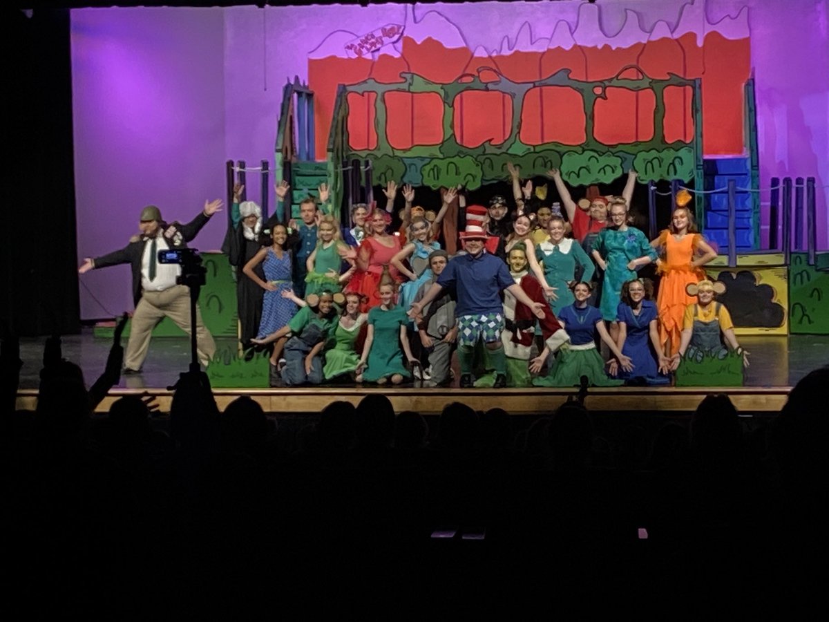 HUGE congratulations to the amazing cast and crew of Seussical for an amazing two weekends of shows!! We’re so proud of our Concert Choir, Chamber Singers, and Evolve singers in the show—you all did so well! 😍