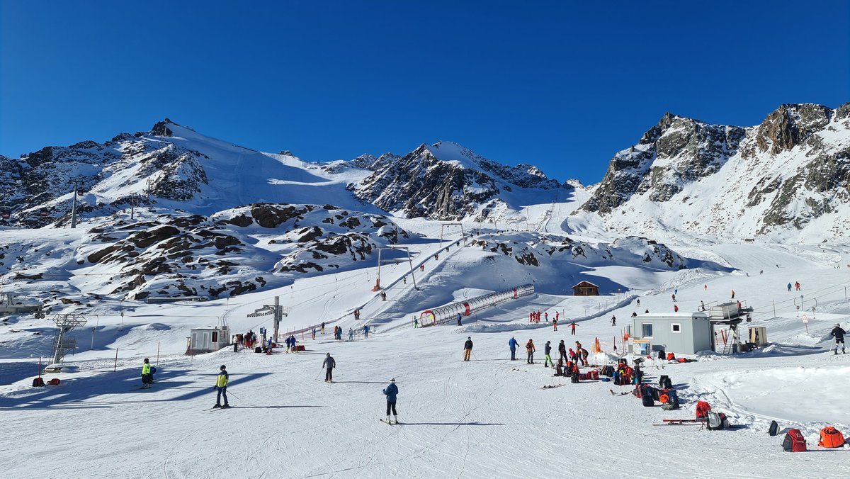 FAN_Oostenrijk's tweet photo. FANtastische skidag op de #pitztalergletsjer @Pitz_Gletscher @Pitztal_Tirol @MarcusWadsak @marcopverhoef @MarcdeJongRTL @nicolienkroon @onwukaa @marjondehond @mrmiddendorp @WilliamHuizinga @WXRonaldo @weermanreinier @Weerman_Jeroen https://t.co/P4hvFry41z