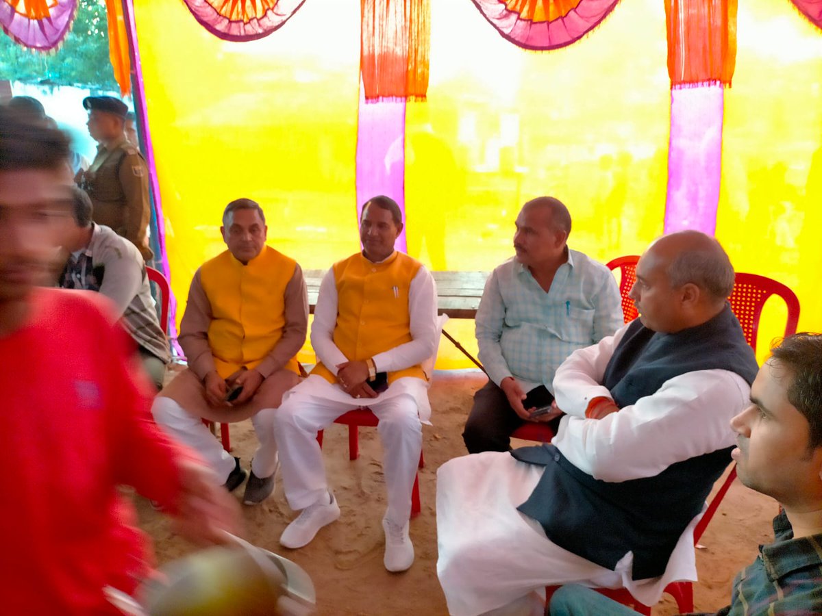आज दिनांक-21-11-2021 को काराकाट लोकसभा के लोकप्रिय माननीय सांसद श्री महाबली सिंह जी साथ में डेहरी के पूर्व विधायक श्री सत्यनारायण यादव जी डेहरी प्रखंड के भाजपा के महामंत्री अजय यादव जी के पिता जी के श्राद्ध कार्यक्रम में सम्मिलित हुए।