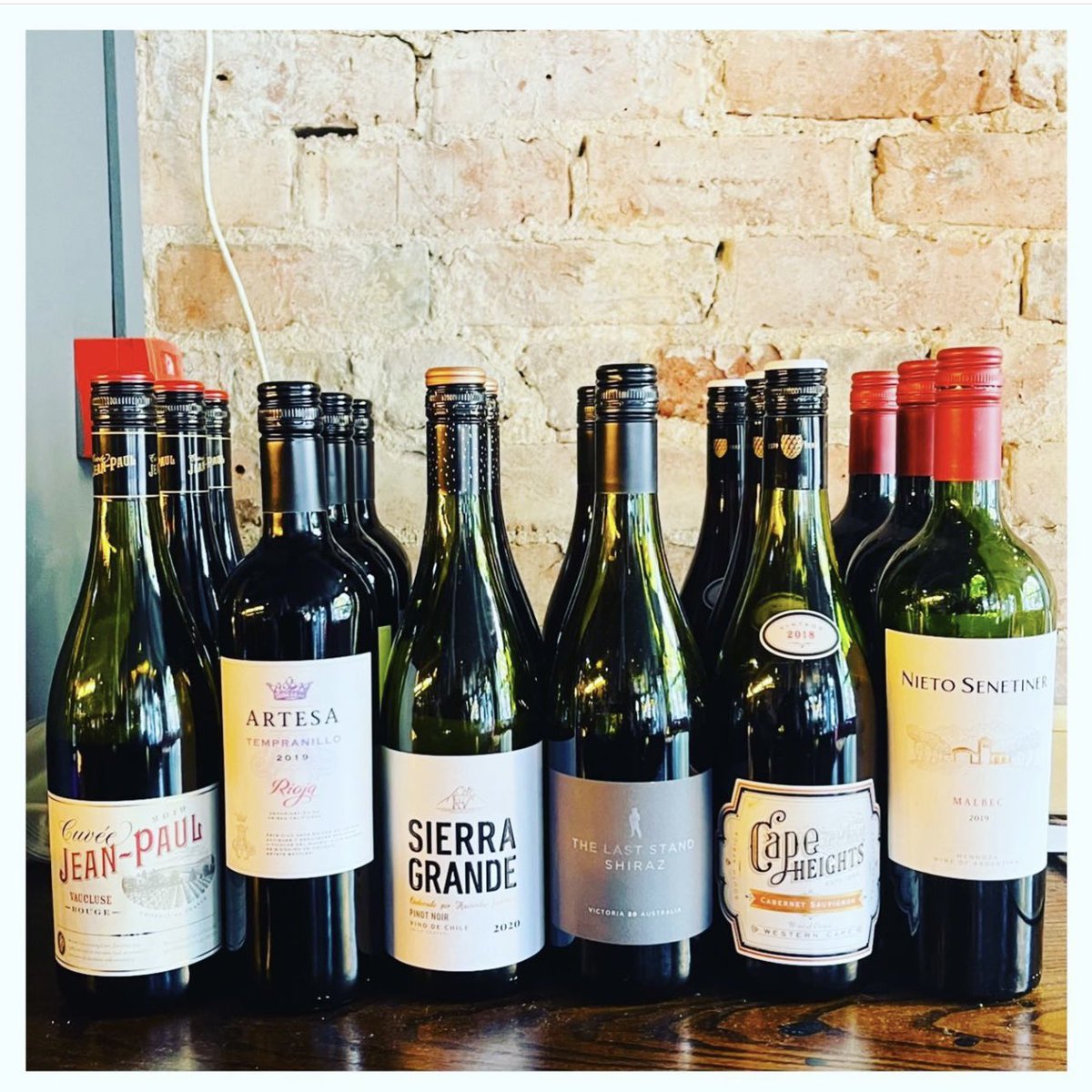 Name something more perfect than a big olde Sunday roast and a big glass of red… we’ll wait… 

#sundayroastsservedhere #sundayfunday #sundaylunch #sundaydinner #dockyarddidsbury #dockyardpub #didsbury #didsburylife #didsburyvillage #didsburyliving #didsburydrinks #didsburypubs