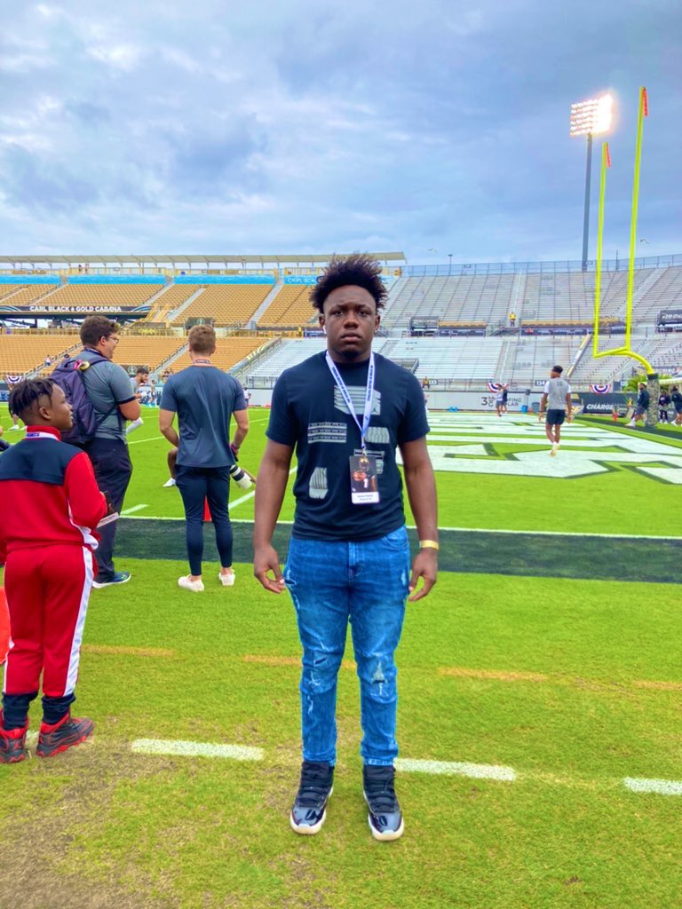 Great visit yesterday 🖤.
#ChargeOn #GoKnightsGo ⚔️
<a href="/CoachRobertJac1/">Coach R J</a> <a href="/DexPreps/">DexPreps</a> <a href="/UCF_Football/">UCF Football</a> <a href="/CoachT_HarrisJR/">Tim Harris Jr.</a> <a href="/CoachGusMalzahn/">Coach Gus Malzahn</a> <a href="/MicThomas12/">NOTHING BUT DAWGS RECRUITING AND SCOUTING</a> @ColeHeard_UCF
