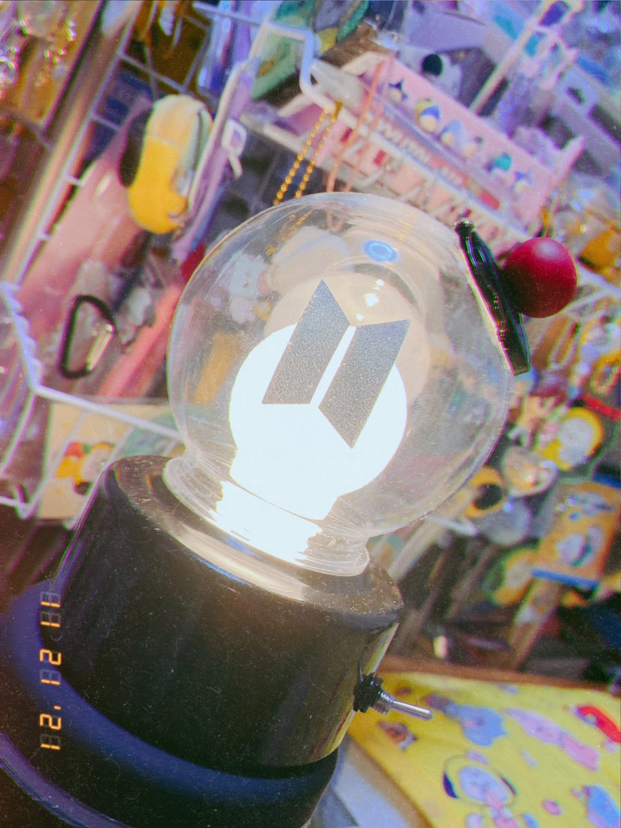 saaaya13jm_wn17's tweet photo. @naonao95z さんのアイディアをお借りしてアミボムライト作ってみた😍💜
방탄マークはシール千代紙で😄🧡
15mmのクルミボタンがなく樹脂粘土で代用したけどちょっとデカすぎた🤣
次は아미マークも貼りたい💜
素敵なアイディアありがとうございました🤗
#BTS
#BTSハンドメイド
#BTSdiy https://t.co/LK2afSqXA9