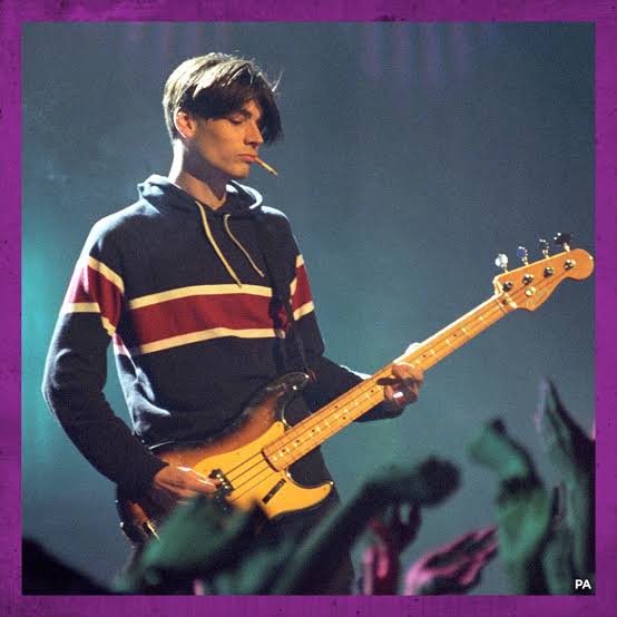 Happy bday Alex James
Born : 21 november 1968 