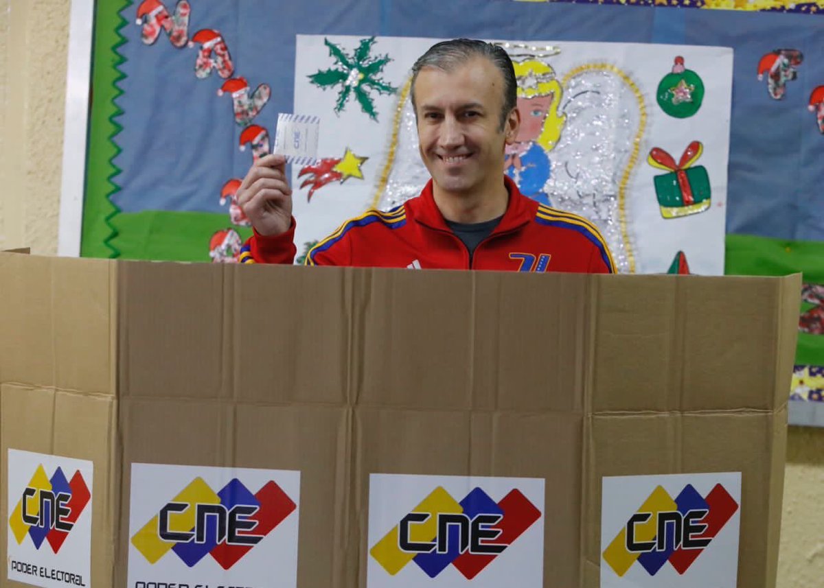 TareckPSUV's tweet photo. No podía ser de otra manera, concluir el memorable año Bicentenario 2021 con las #MegaElecciones2021 que reafirman la vocación democrática del pueblo venezolano!! TOD@S a VOTAR!! Seguiremos INVICTOS, seguiremos VENCIENDO!! https://t.co/ob3csKxO1H