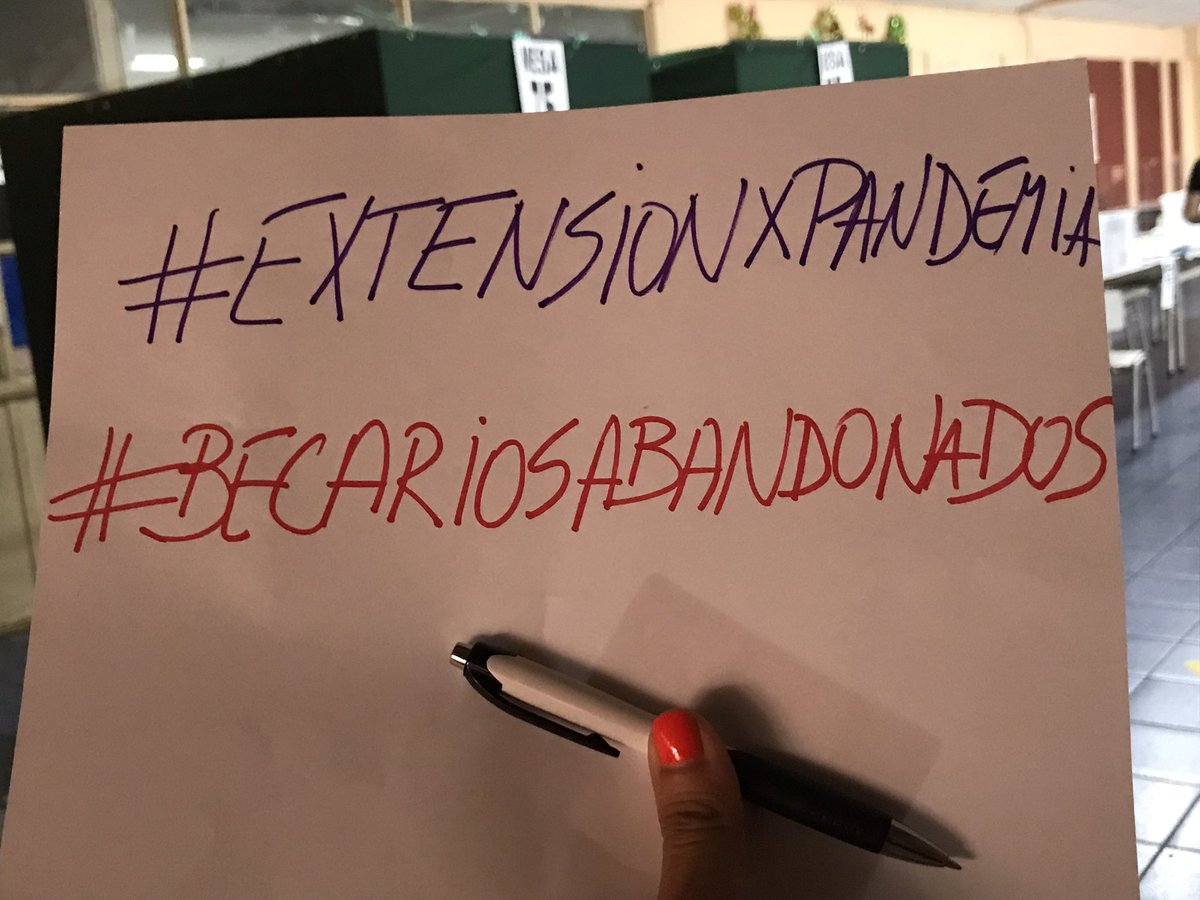Audreygrez's tweet photo. Apoyen a #BecariosAbandonados https://t.co/ABVt114hOr