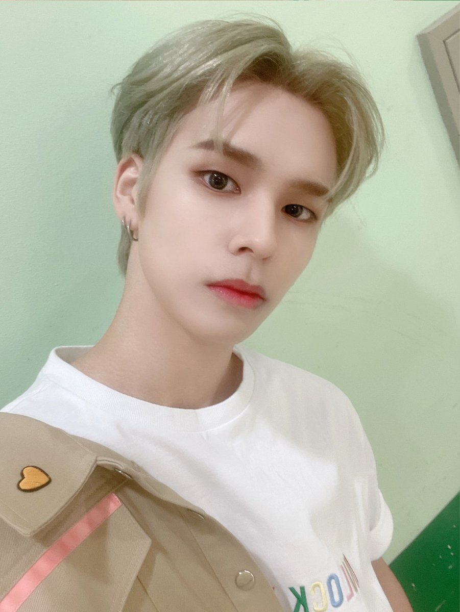 cravityfancafe's tweet photo. 211121 #박세림 공카

너무 행복했던 이틀☺️

러비티!!!! 두번째 팬미팅이지만 우리 러비티랑 처음으로 함께한 팬미팅이 끝났어요!!!
정말 많은 러비티분들이 리멤봉으로,박수로 엄청나게 응원해주시고 힘주셔서 너무 재밌고 행복하게 무대도,토크도 한 거 같��요 너무너무 고마워요 러비티ㅎㅎ https://t.co/8fGB1l4IyJ