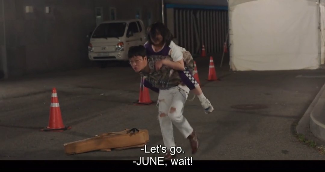 kdramagalaxxy's tweet photo. We know that music is Chun Jae's passion. But look how he left his guitar with no hesitation to help Juri to see her favorite kpop group. He showed how selfless parents are when it comes to their child's happines

HOMCHA REWATCH EP6
#SikhyeBiologicalCrisis #HometownChaChaCha https://t.co/OndC7pdLhj