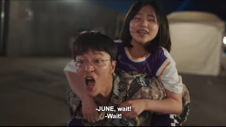 kdramagalaxxy's tweet photo. We know that music is Chun Jae's passion. But look how he left his guitar with no hesitation to help Juri to see her favorite kpop group. He showed how selfless parents are when it comes to their child's happines

HOMCHA REWATCH EP6
#SikhyeBiologicalCrisis #HometownChaChaCha https://t.co/OndC7pdLhj