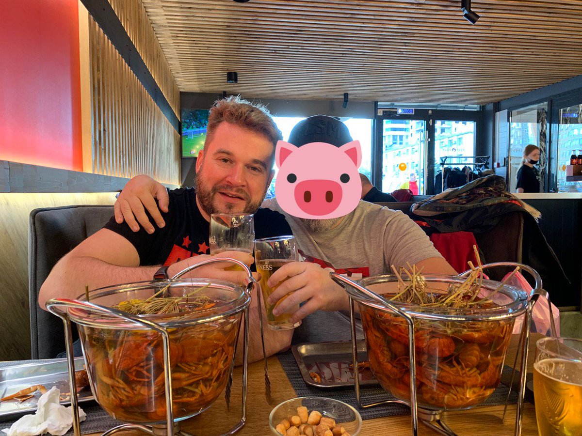 Сидим с <a href="/garryru1/">Цузаммен Форвэртс</a> и <a href="/ZhuK11111/">ZhuK</a> и кушаем раки, пока некоторые играют в шахматный турнир