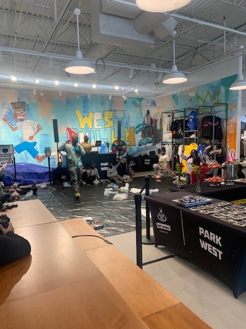 GoldenbergGroup's tweet image. Foot Locker is NOW OPEN at ParkWest Town Center! 
We and the Foot Locker team have had a BLAST getting ready to open for you. Come visit us for our Grand Opening TODAY!