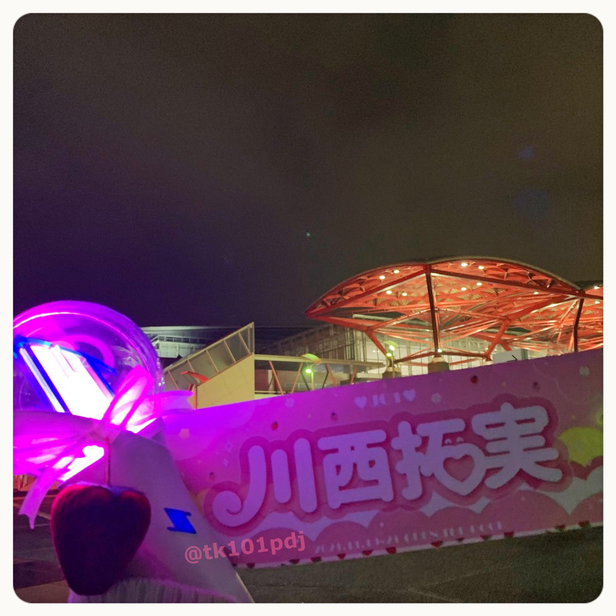 tk101pdj's tweet photo. ←：2019-12-11
→：2021-11-21

せっかくなので( * ॑˘ ॑*  )♡
あまり似た感じに撮れなかったㅠ.ㅠ
素敵なスローガンを作ってくれた皆様
本当にありがとうございます！！！
#JO1 #OPEN_THE_DOOR 
@official_jo1 https://t.co/fyZksdOgP8