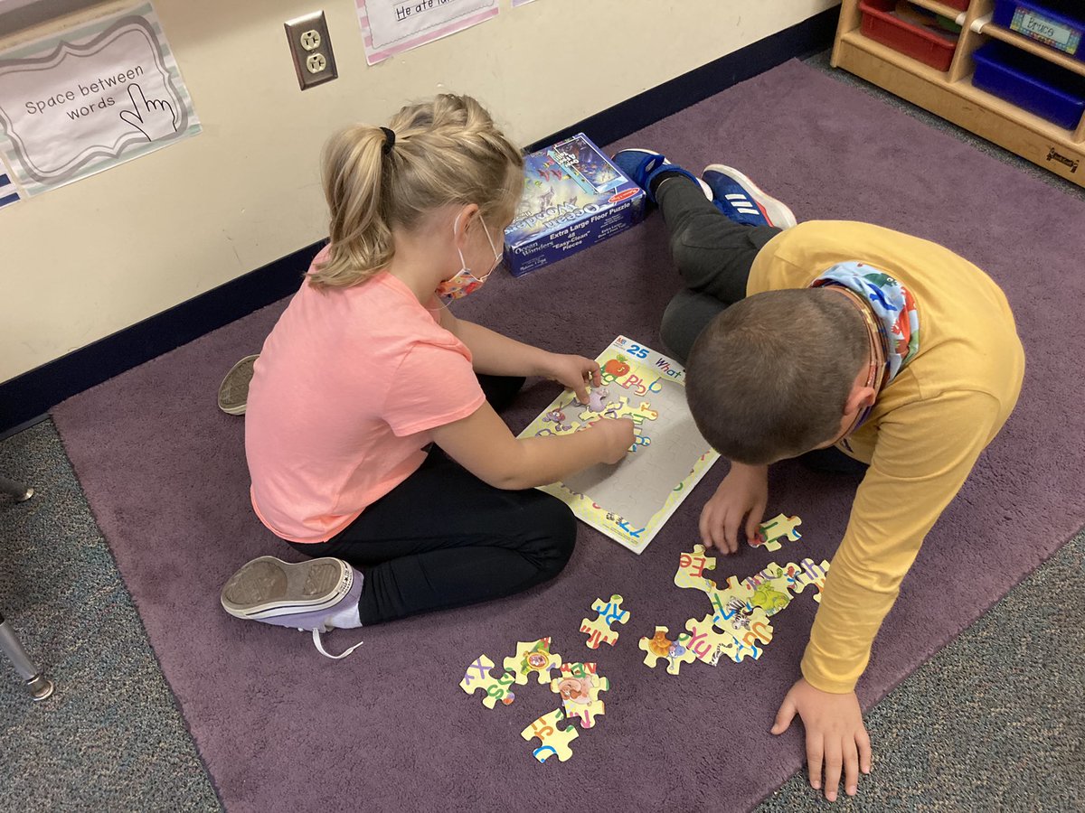 laura_mihalko's tweet photo. Indoor recess can be fun AND educational with recess stations! These students work together at the “Puzzles & Games” station to build an alphabet/sound puzzle, and at the “Science” station, they sort animals by attributes. @MV_Knights @JohnZesiger @trtomasko #MVLearningFocused https://t.co/PGgoiOlbse