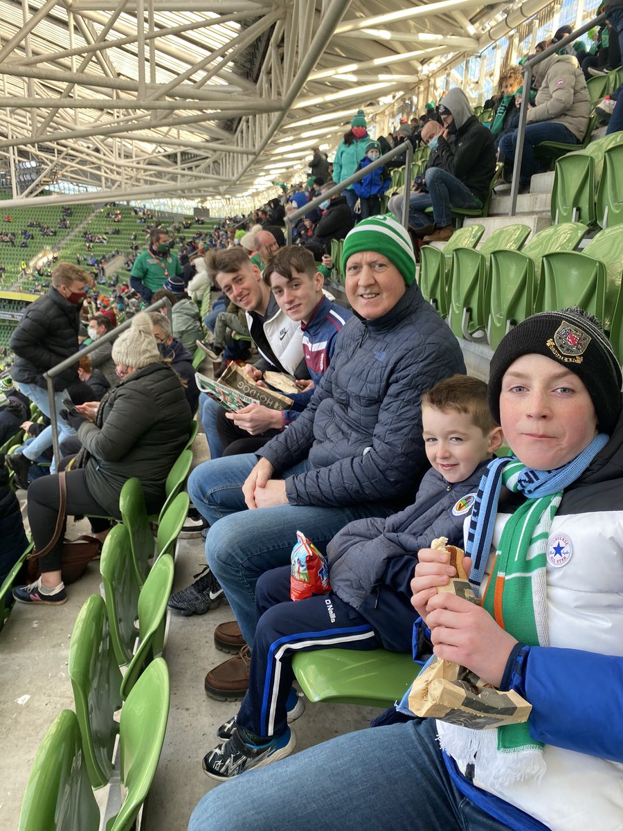 lmulkerns's tweet photo. @IrishRugby come on Ireland 💚💚 #shouldertoshoulder https://t.co/1tMlKLCHKL