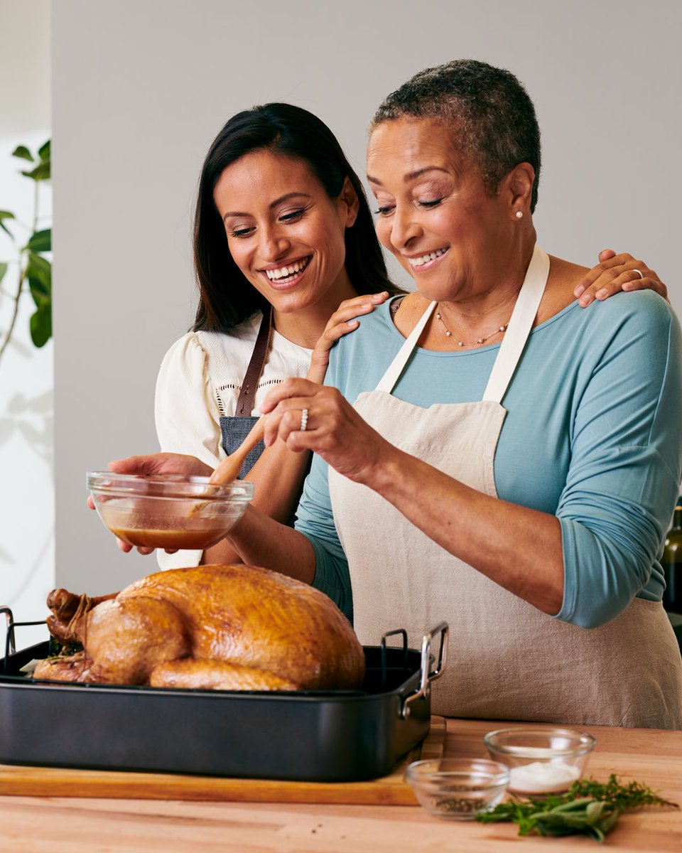 WinnDixie's tweet photo. This Thanksgiving, SCORE more family time by SAVING with #WinnDixie. ✨ More points, more FREE groceries, more time with family. Sounds like a #WinnWin to us. 🙌 https://t.co/mE60b8kH2Q https://t.co/SwgXMv6VZh