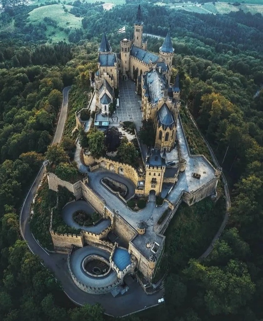 mtmendozahn's tweet photo. #Alemania #Germany 🇩🇪 #Hohenzollern #HohenzollernCastle #MagnificViews #AwesomeViews #AmazingViews #GorgeousViews #ImpressiveViews #LovelyViews #FacinatingViews #BeautifulViews #InstaFollow #InstaPhoto #InstaPhotos #InstaTravel #InstaPics #InstaPicture #InstaPictures #InstaP… https://t.co/vS0qUtylTs
