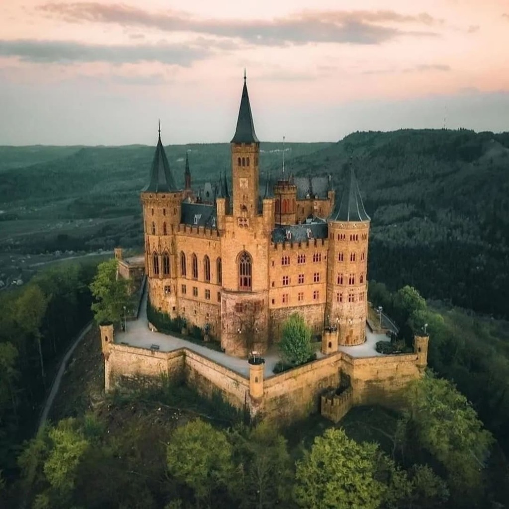 mtmendozahn's tweet photo. #Alemania #Germany 🇩🇪 #Hohenzollern #HohenzollernCastle #MagnificViews #AwesomeViews #AmazingViews #GorgeousViews #ImpressiveViews #LovelyViews #FacinatingViews #BeautifulViews #InstaFollow #InstaPhoto #InstaPhotos #InstaTravel #InstaPics #InstaPicture #InstaPictures #InstaP… https://t.co/iXsMydLdYW