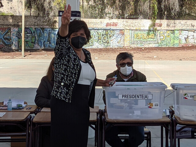 La candidata presidencial, Yasna Provoste, emite su sufragio en Vallenar. Claudio Lopez/Aton Chile #megaelecciones2021 #KastLeDaEsperanzaAChile #KastPresidente #BoricEnPrimeraVuelta #BoricPresidente #SichelPresidente #Sichell