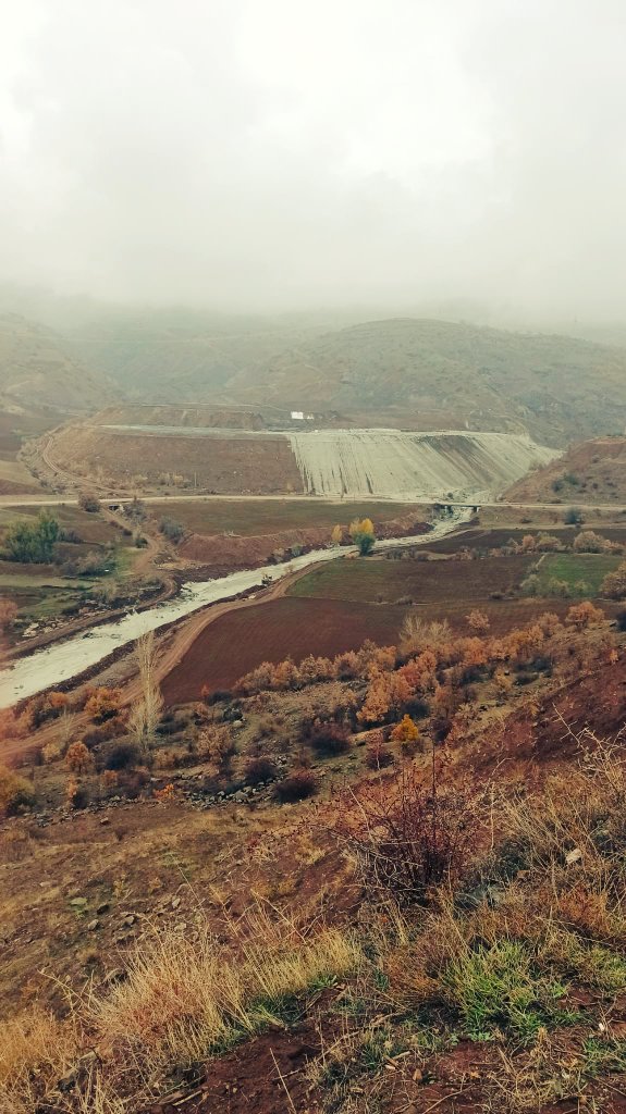 Şebinkarahisar'da Yıldızlar Holding'in madeninde zehirli atık havuzu patlayalı tam 4 gün oldu. 
<a href="/TC_giresun/">T.C. Giresun Valiliği</a> milyonlarca kg toksik atığın Kelkit ovasına yayıldığını saklıyor. 
Yüzbinlerce insan bu suyu kullanıyor 
Olayı tek bir köyden ibaret göstermek insanlık suçudur <a href="/drmadiguzel/">Mustafa ADIGÜZEL</a>