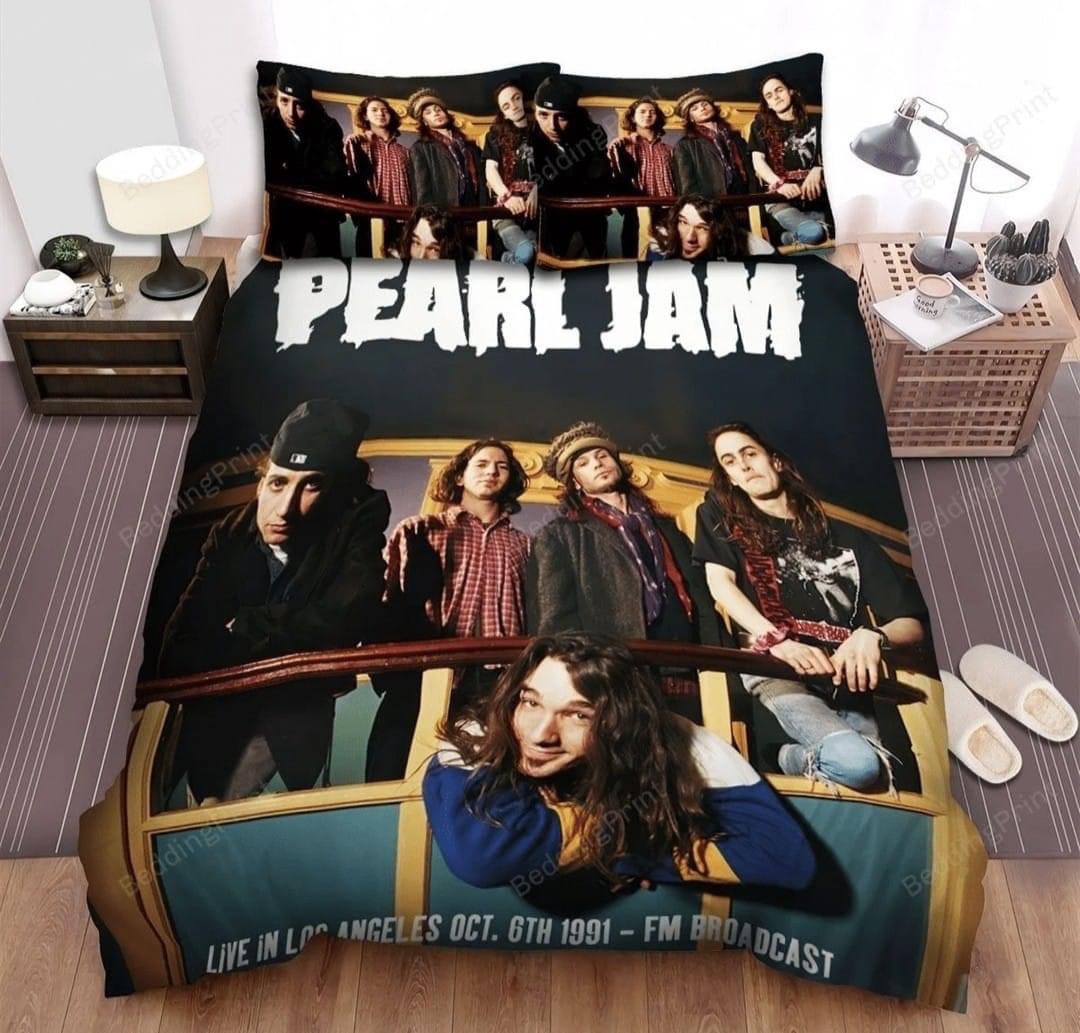 when they would break out the black light on mtv room raiders send tweet