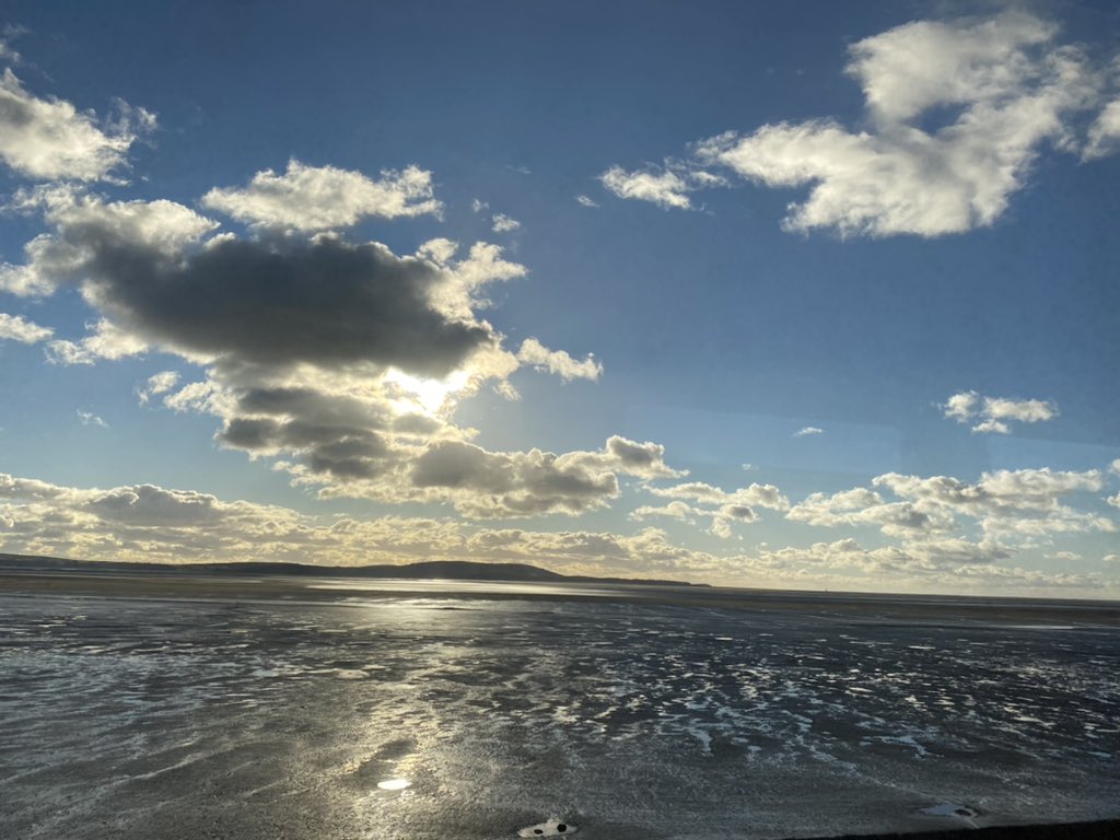 Ioan_Dyer's tweet photo. Not forgetting the view from Pwll looking over to the Gower
@helzbach will approve!
#views2 https://t.co/Y5SCiM1GqM
