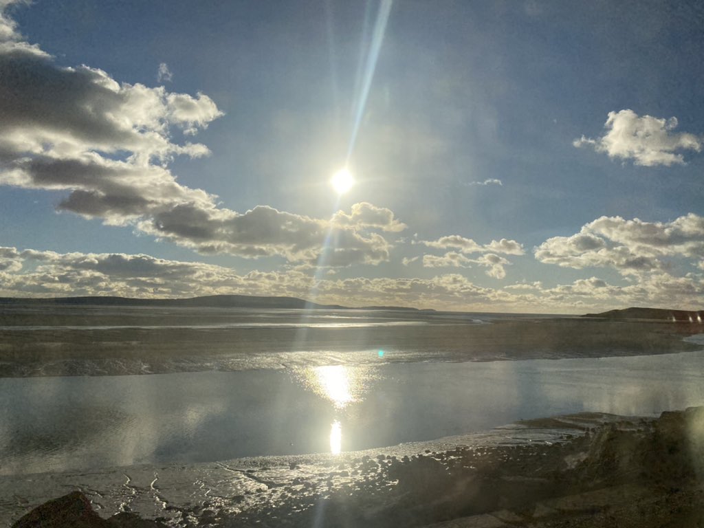 Ioan_Dyer's tweet photo. Not forgetting the view from Pwll looking over to the Gower
@helzbach will approve!
#views2 https://t.co/Y5SCiM1GqM