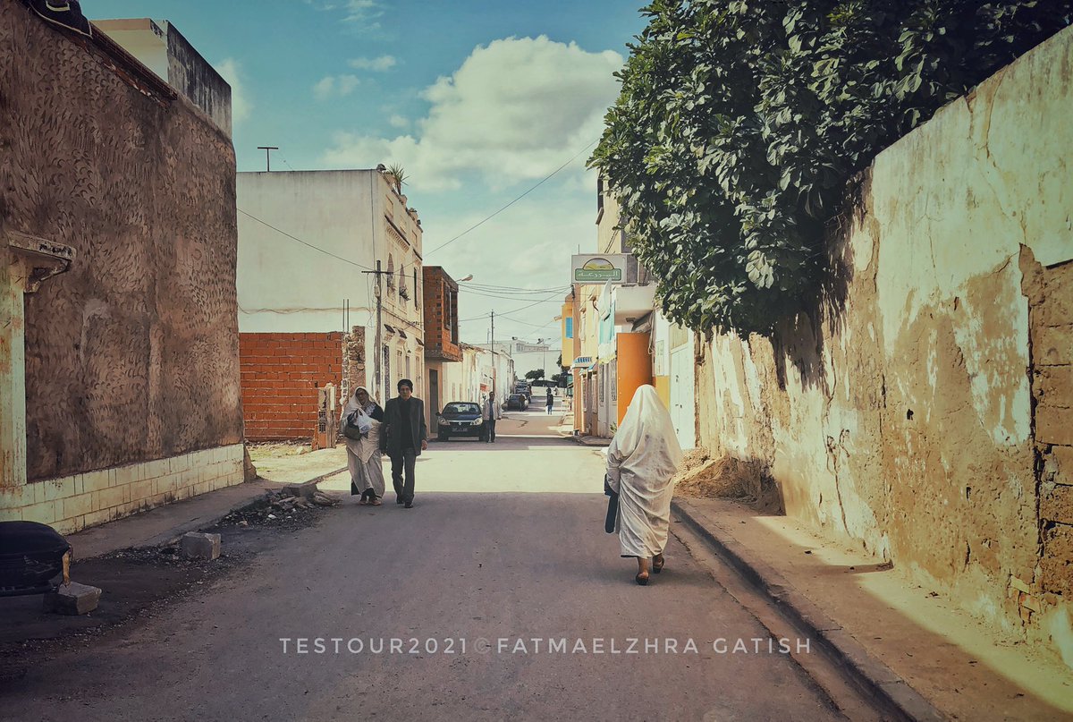 "عليك ان تجد لك قدوة أخرى, شهرزاد كانت جبانة فضلت العبودية على الموت.اتعرف الفصل الاخير؟ زواج الملك شهريار و شهرزاد,في النهاية.بعد ان تكون قد عاشت معه فترة لا يعلمها الا الله ونامت معه,ولا شيئ من هذا كله في الحكاية طبعاً،و بعدما حملت منه ليس ابناً واحداً،و لا اثنين بل ثلاثة أبناء