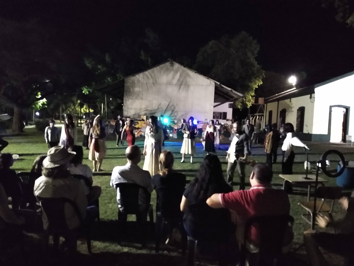 comuna_oliveros's tweet photo. 🗓En el día de ayer junto a la Dirección Provincial de Educación Técnica, presentamos la obra "Máquinas Memorias del Fuego"‼️

#Oliveros #DirecciónProvincialdeEducaciónTécnica https://t.co/2I6sA43J5X