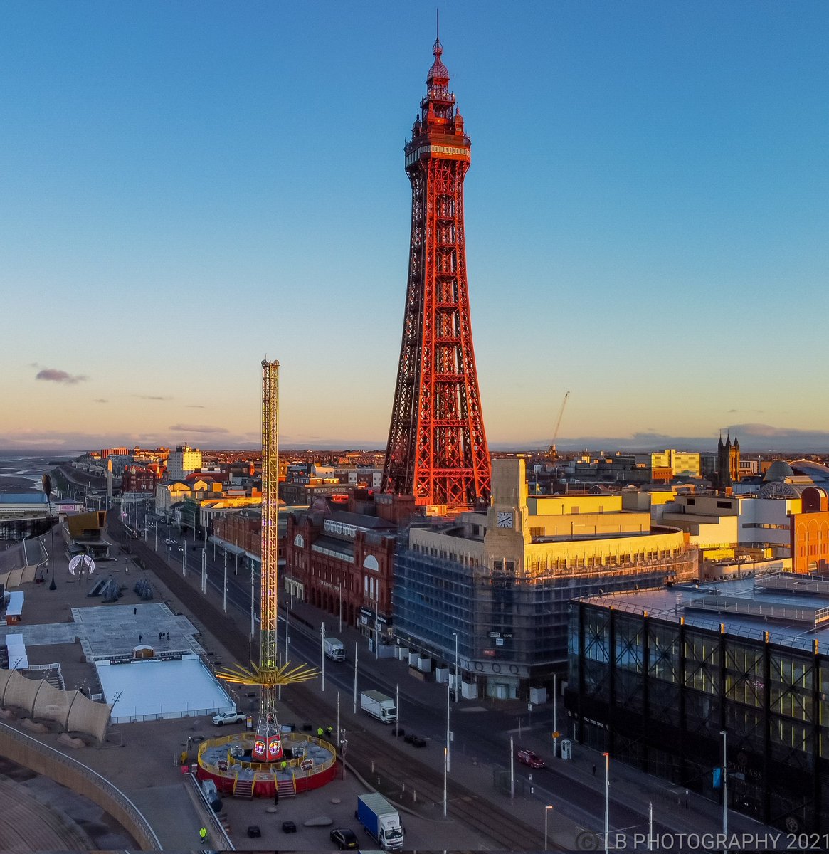 PositiveLee7's tweet image. Up up and away, yes the Star Flyer ride is now fully operational for you all. #Blackpool #starflyerride #blackpoolpromenade #starflyer  #blackpoolpromotions #blackpooltower #VisitBlackpool #bbcnorthwest #bluesky #granadareports