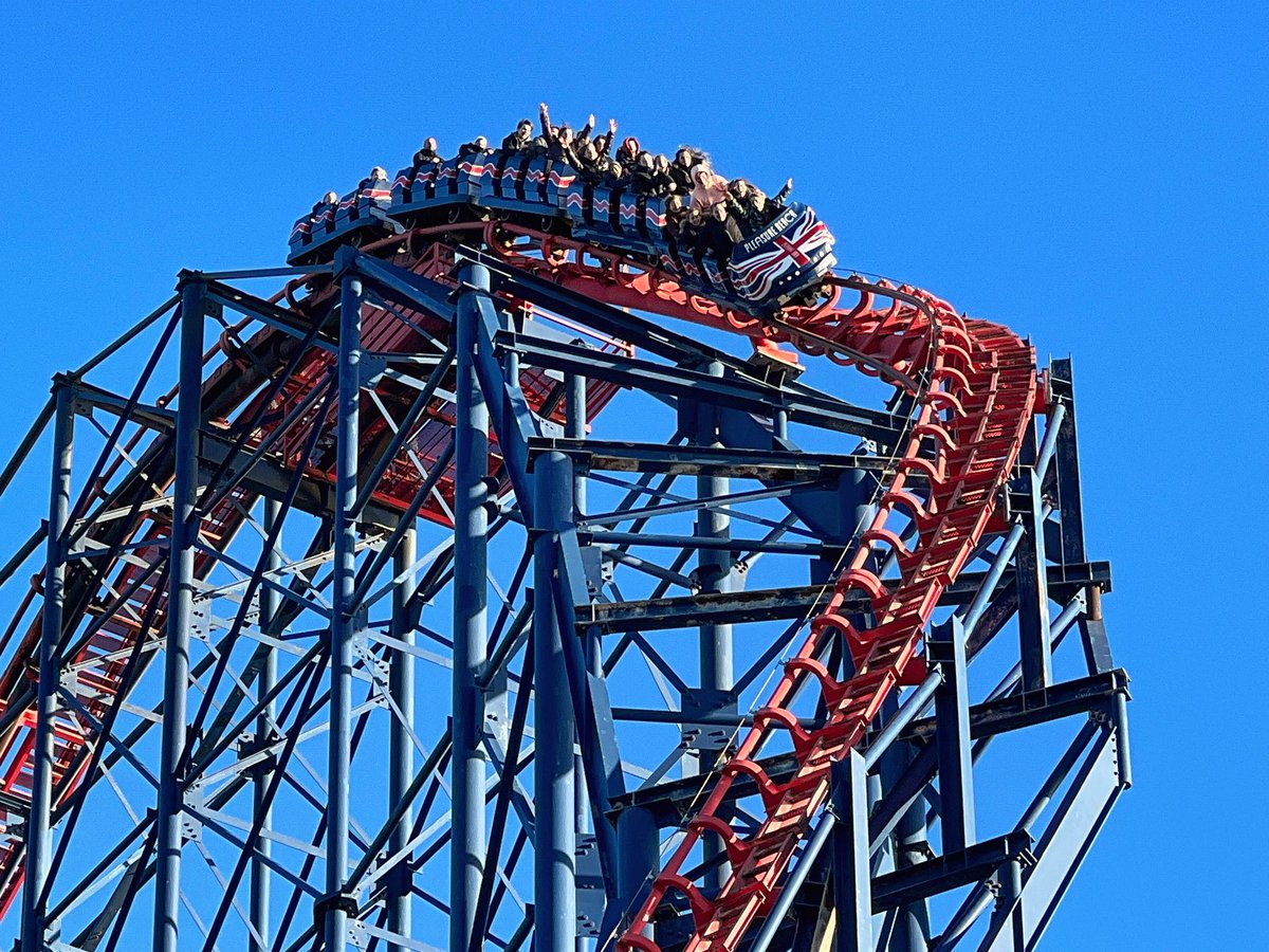 CoasterJoey's tweet photo. Not the best I’ve ever taken but here is #PMBO this afternoon @Pleasure_Beach 

Ps it’s so freezing my hands are numb! 🥶 

📸 @ClubPBE 
@PBB2017 
@DamianJackson__ 
@TPSBW_Tweet 
@tommake21 https://t.co/kDydriu9H1
