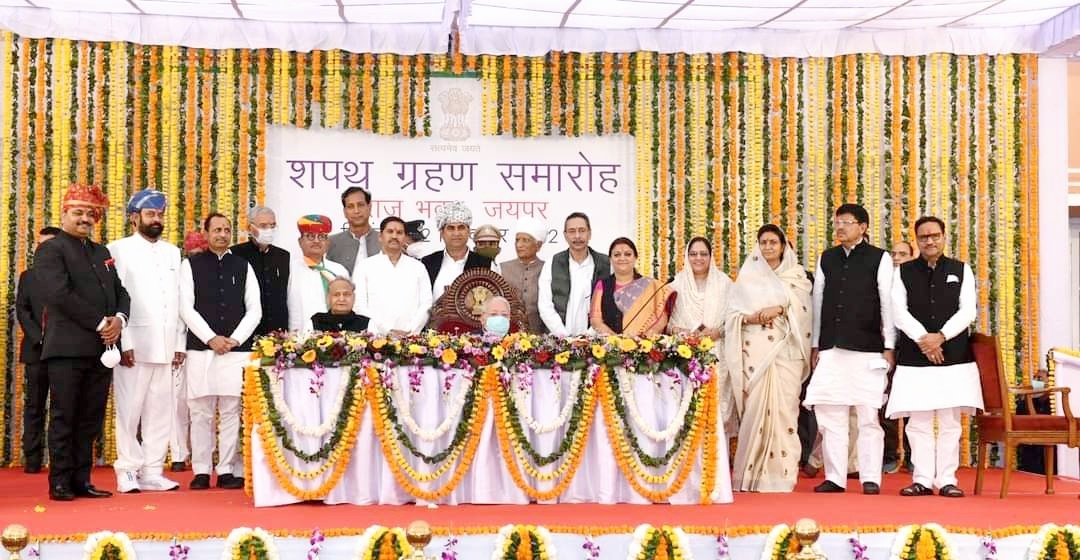AapkaMurarilal's tweet photo. आज राजस्थान सरकार में राज्यमंत्री के रूप में पद एवं गोपनीयता की शपथ ली। मुझ पर भरोसा जताने के लिए कांग्रेस आलाकमान, मुख्यमंत्री श्री @ashokgehlot51 जी, पूर्व उपमुख्यमंत्री श्री @SachinPilot जी का बहुत बहुत आभार। @RajGovOfficial https://t.co/TohwiGI1sg