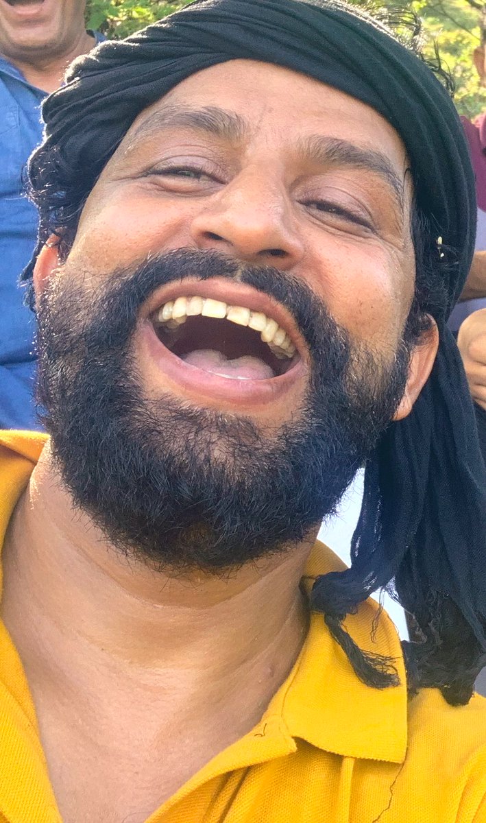NaveenJaihind's tweet photo. ज़िंदगी को जितना मज़ाक़ में जियोग़े बड़िया रहेगा ।जितना गंभीरता से जियोगे गम्भीर रोगों से घिरोगे ।जितना दोस्तों के साथ हँसोगे ज़िंदगी उतनी हसीन होगी ओर जितना पेड़ पक्षी पशुओं ओर प्रकृति के साथ प्यार करोगे मौज में रहोगे।बाकी मर्ज़ी आपकी ।खुद का अनुभव है। ट्राई करके देखना दोस्तों🙏 https://t.co/o9XroumH5k