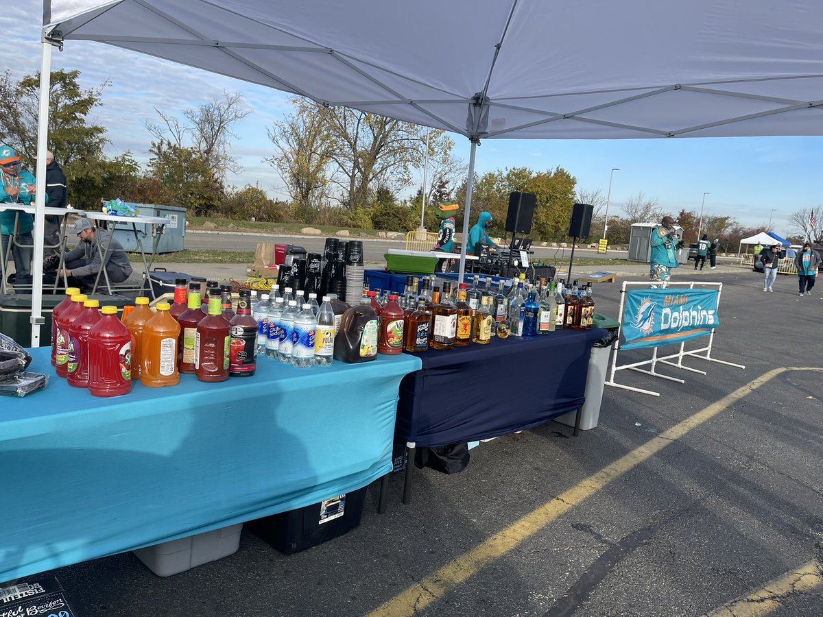 ardithm's tweet image. #MetLifeTakeover Go 🐬🐬🐬🐬🐬