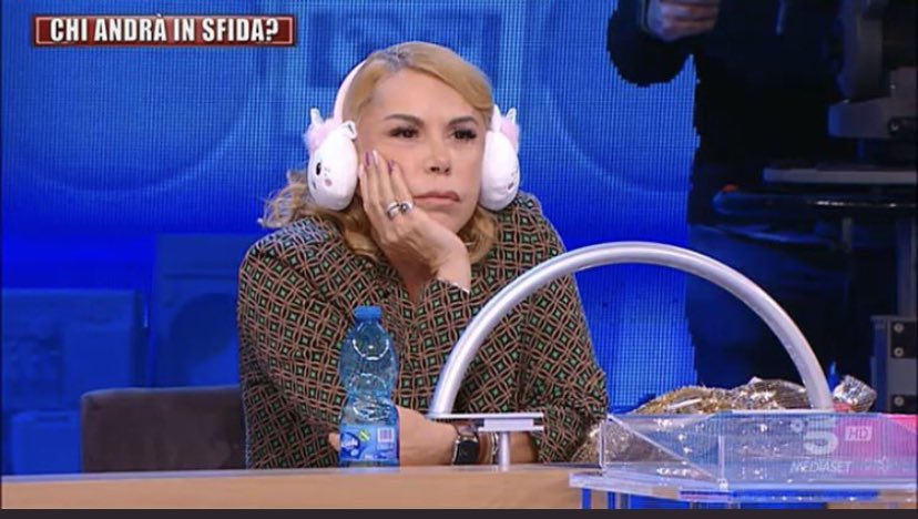 sognialcielooo's tweet photo. io quando sento qualcuno insultare o dire qualcosa ad alex  #Amici21 https://t.co/XjRgLqIuNW