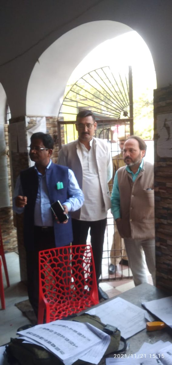 ShaiziBaba's tweet photo. उप जिलाधिकारी मलिहाबाद महोदय के द्वारा बूथ पर निरीक्षण किया गया@yadavakhilesh https://t.co/aON72k6P1Y