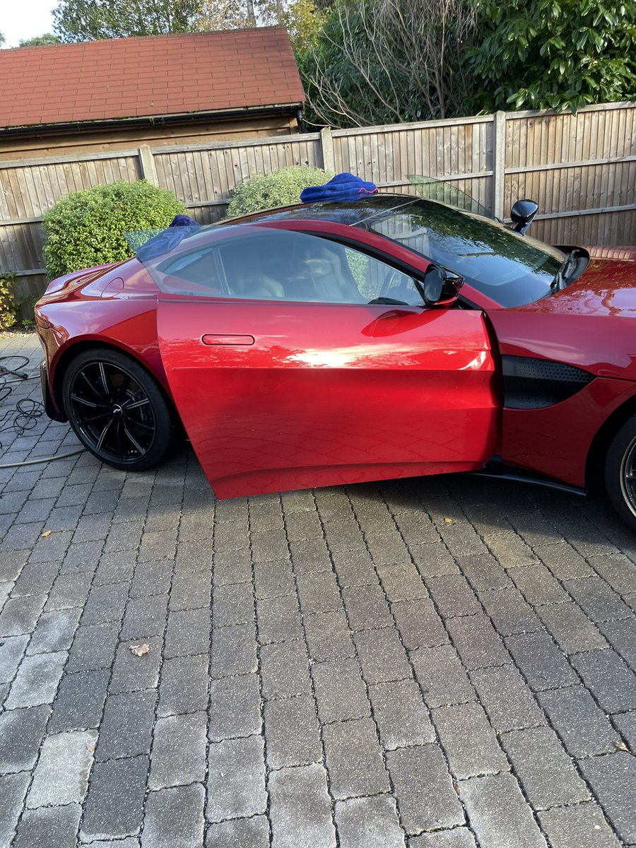 TweetMeUpScotty's tweet photo. Nice clean for the #vantage #Astunday #FiftyShadesOfRed #hyperred #AstonMartin https://t.co/NRCfaywSzk
