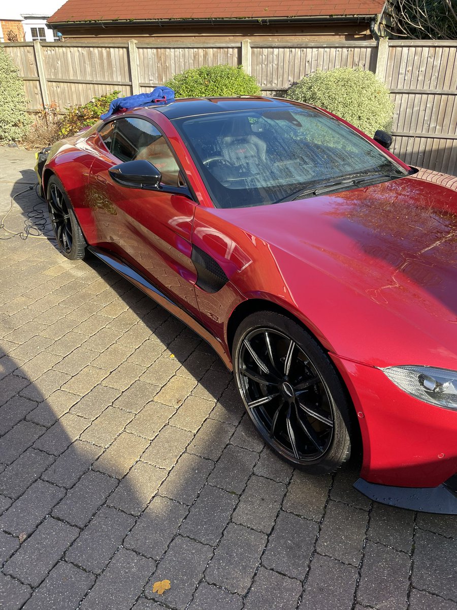 TweetMeUpScotty's tweet photo. Nice clean for the #vantage #Astunday #FiftyShadesOfRed #hyperred #AstonMartin https://t.co/NRCfaywSzk