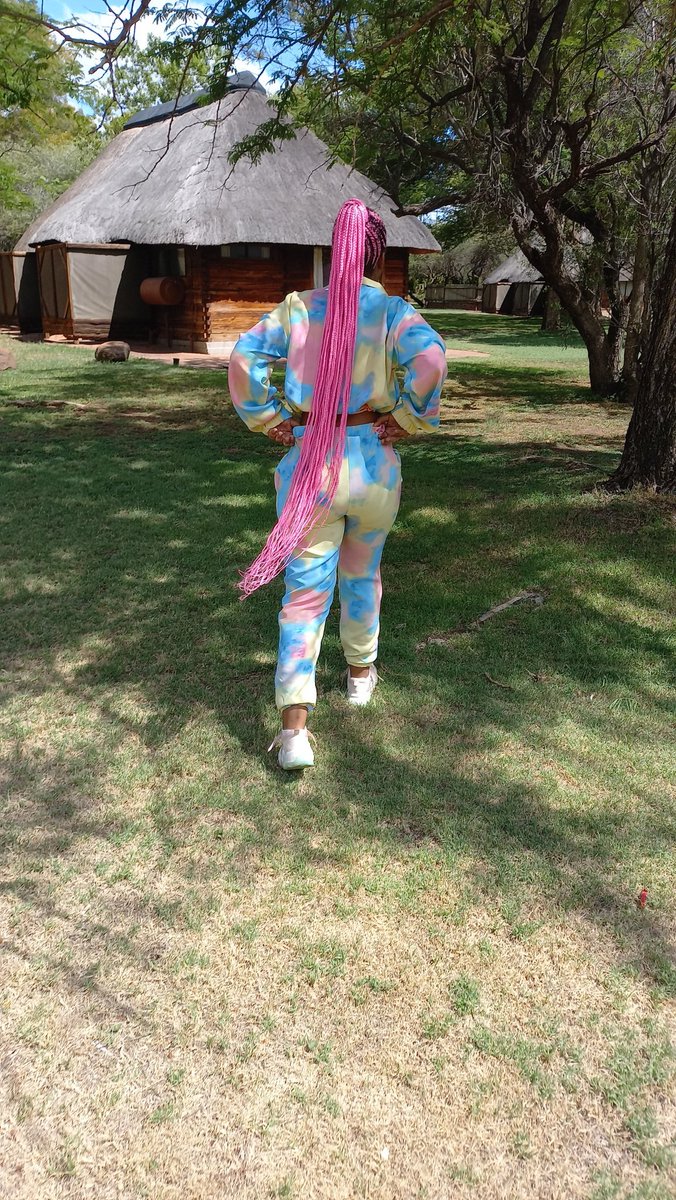 Starchild_rsa's tweet photo. If it's not colorful than it's not for her #StarChild💙💚❤💜💛💯🔥🔥🔥

#UncleWaffles #fourway #grade11 #Unathi #fashion https://t.co/lNMpRSI100
