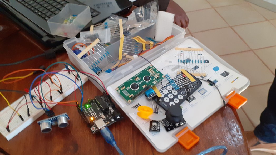 Traveler_GN's tweet photo. Nous avons représenté le @cecoje_labe à une présentation d'un projet de #programmation des objets connectés par Mr kane le représentant de #bakeli à Labé.
Ce projet est accompagné par la #La_fondation_Amadou_Diallo.
#technology #numerique
@foutaman https://t.co/pW6jyRU4B1