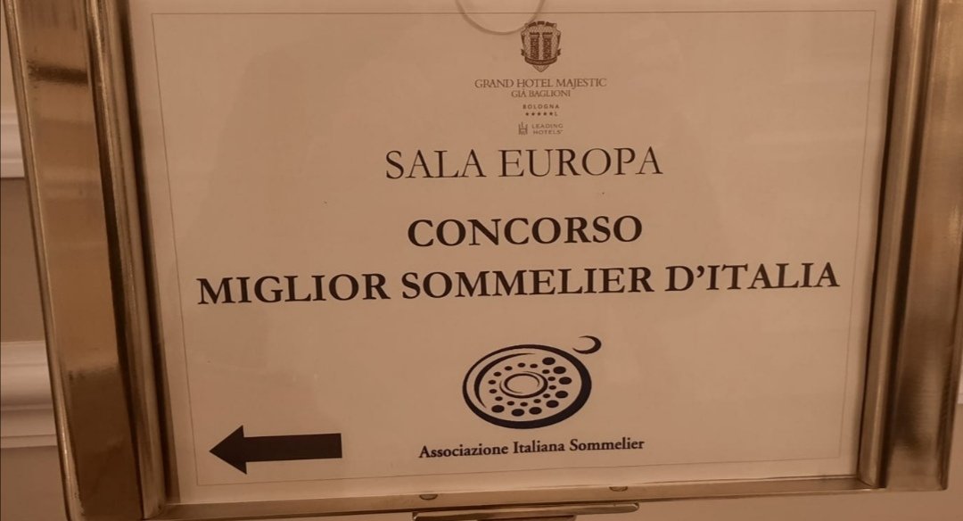 Sergio75829756's tweet photo. A #Bologna
Durante il congresso si è svolto il concorso Miglior Sommelier d'Italia.
Vincitore Stefano Benzi.
#aisitalia
#aisliguria presente. https://t.co/UsZJX38eYf