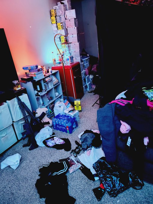 look how big my monster tower is getting! i be at moon soon 🌚🌚🌚🌚 https://t.co/wyqQM14npR