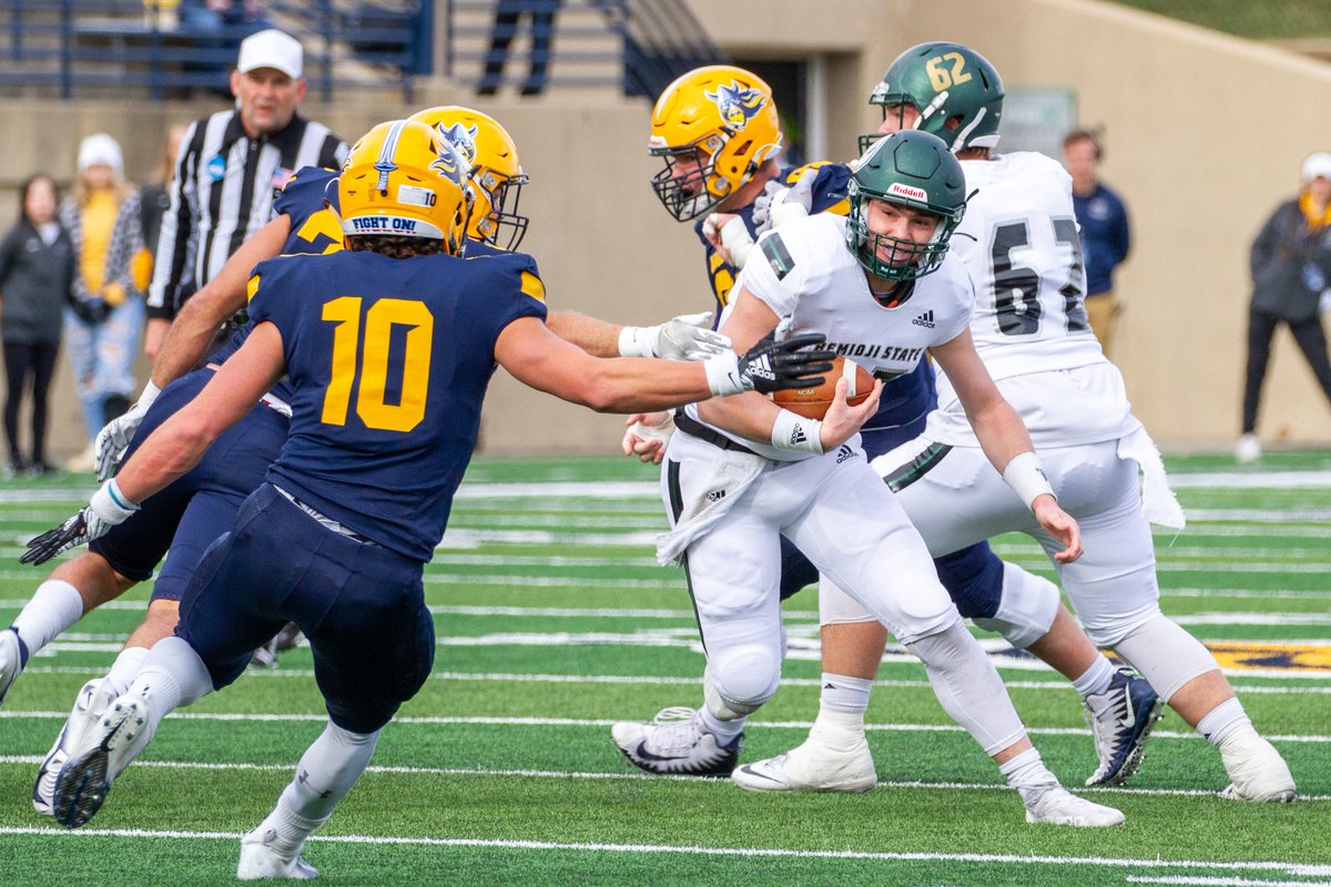 BSUBeaversFB's tweet photo. TEAM win

1️⃣-0️⃣

#GrindTheAxe🪓 https://t.co/t1yc6VQgDh