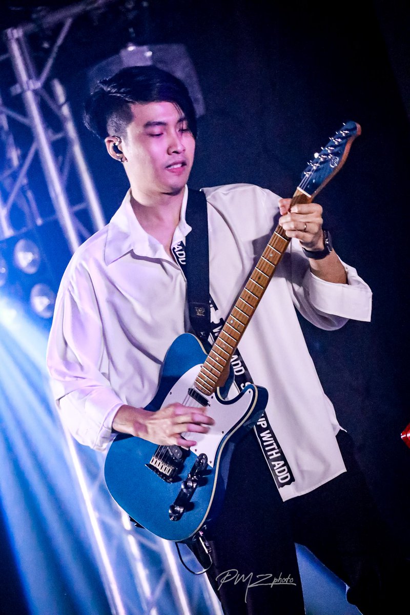PePPerMinTzzzz's tweet photo. เมื่อวานวงที่ไม่ได้เจอกันเกือบ 7 เดือน..... คิดถึงนั้นแหละน๊าาา 🥰😘
ปล. ไม่ได้จับกล้องนานเป็นปีเลย ฝีมือร่วงนิดหน่อย 😅
#คอนสดคอนเสิร์ต
#MEANBand
#PMzPHOTO https://t.co/hx8TmyvKEY